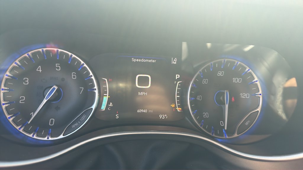 Used 2024 Chrysler Pacifica Touring-L FWD image 10
