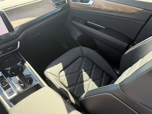 New 2026 Volkswagen Atlas SE image 27