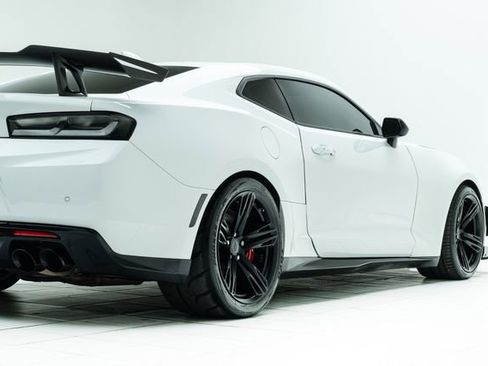 Used 2018 Chevrolet Camaro ZL1 image 13