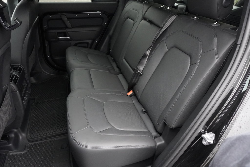 New 2026 Land Rover Defender 110 X-Dynamic SE AWD/4WD image 30