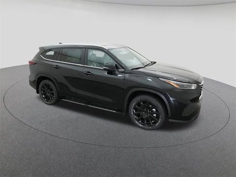 New 2026 Toyota Highlander XLE image 12