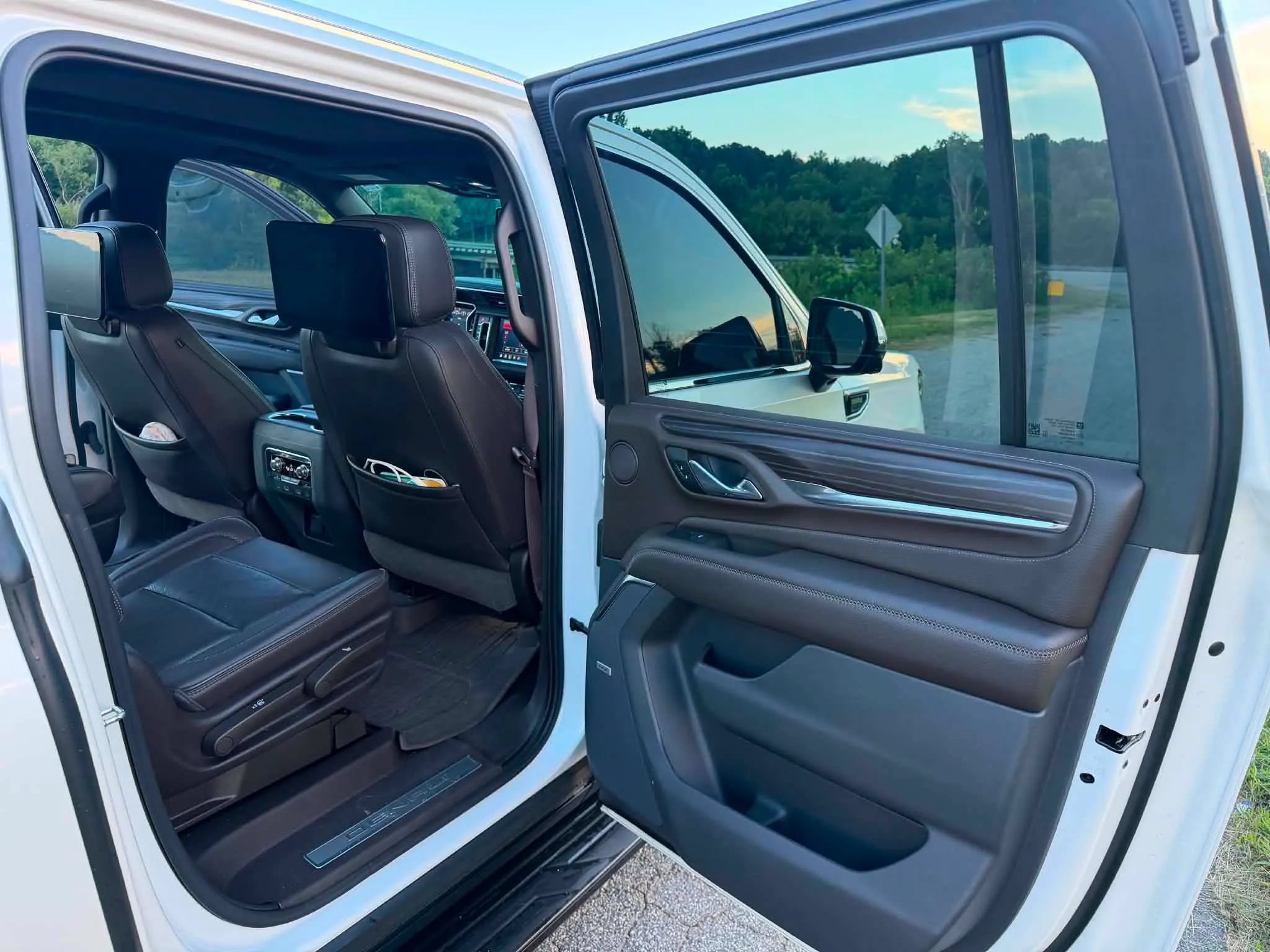 Used 2021 GMC Yukon XL Denali AWD/4WD image 9