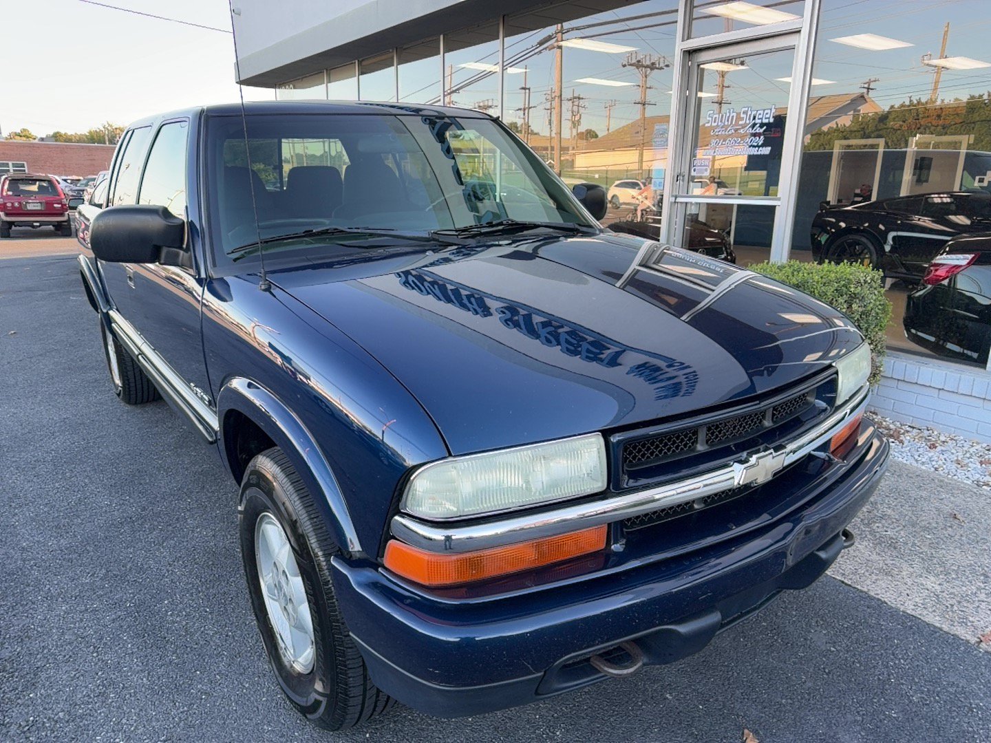 Used 2004 Chevrolet S10 Pickup LS AWD/4WD image 2