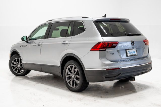 Used 2023 Volkswagen Tiguan SE FWD image 32