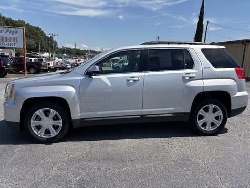 Used 2017 GMC Terrain SLE w/ Technology Package image 2