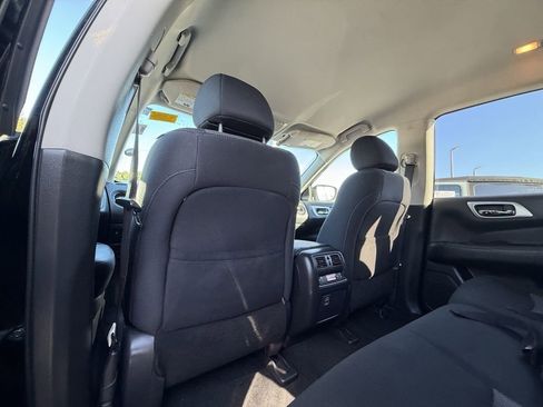Used 2018 Nissan Pathfinder S FWD image 12