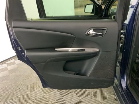 Used 2017 Dodge Journey SXT w/ Comfort/Convenience Group image 32