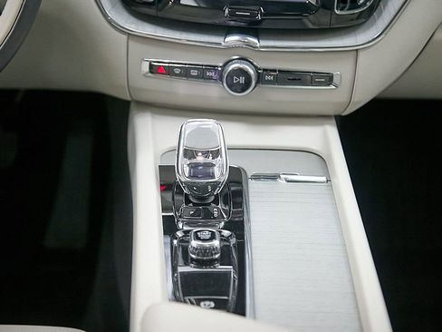 Certified 2024 Volvo XC60 T8 Ultimate w/ Protection Package Premier image 30