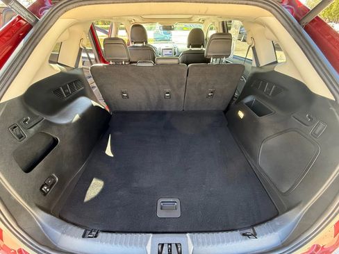 Used 2019 Ford Edge Titanium w/ Equipment Group 301A AWD/4WD image 18