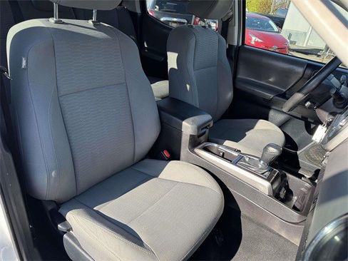 Used 2016 Toyota Tacoma SR5 image 9