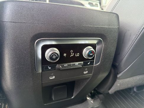 Used 2022 GMC Yukon XL Denali AWD/4WD image 19
