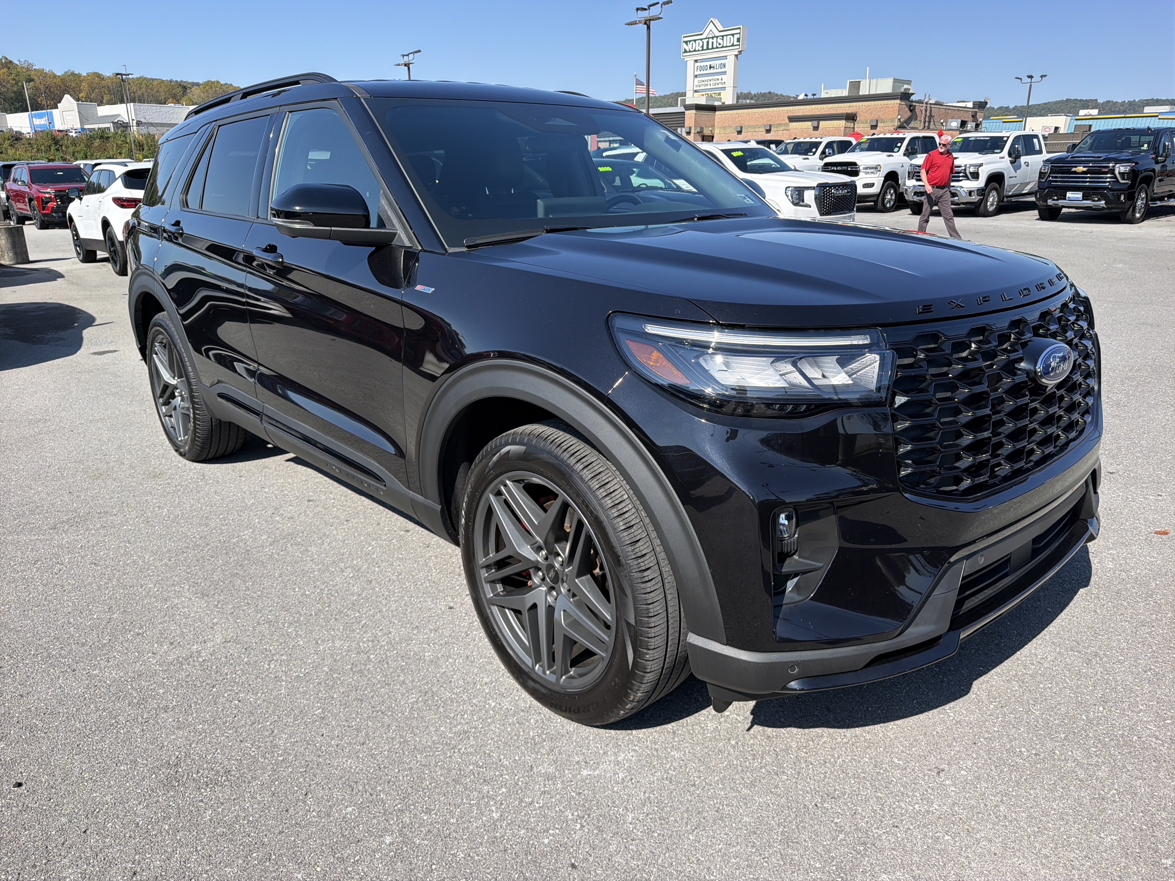 Used 2025 Ford Explorer ST-Line w/ ST-Line Street Pack AWD/4WD image 3