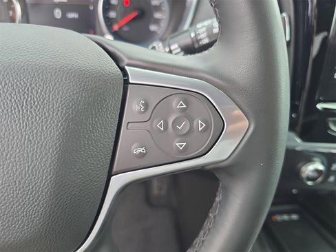 Used 2023 Chevrolet Traverse LT w/ Rear Camera Mirror Package image 24