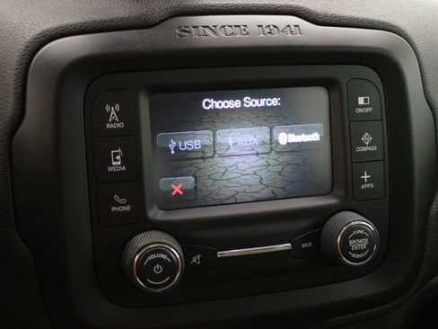 Used 2017 Jeep Renegade Latitude FWD image 54