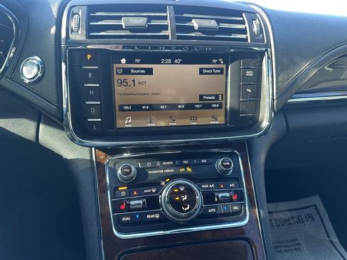 Used 2018 Lincoln Continental Premiere image 20