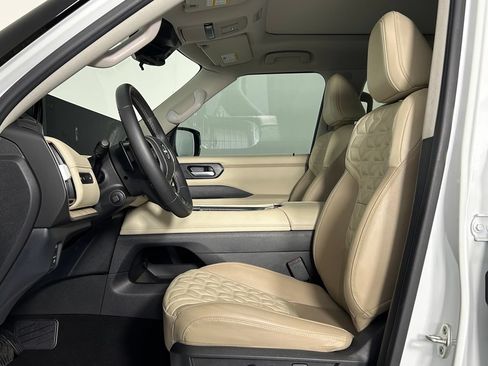 Used 2025 Nissan Armada Platinum Reserve AWD/4WD image 35