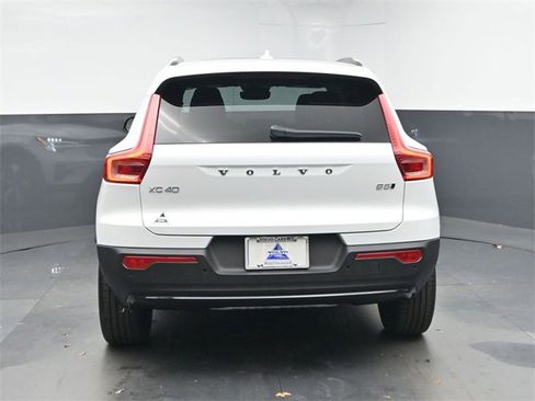New 2026 Volvo XC40 B5 Core w/ Climate Package image 7