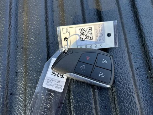 Used 2024 Chevrolet Silverado 2500 LT image 20