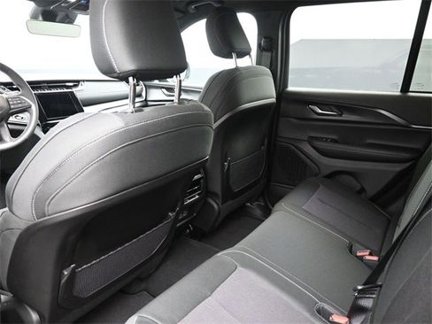 New 2025 Jeep Grand Cherokee Laredo image 16
