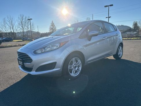 Used 2018 Ford Fiesta SE image 3