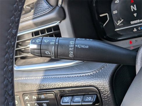 Used 2024 GMC Yukon XL Denali image 31