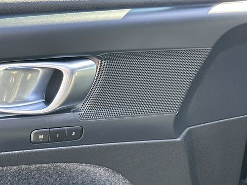 Certified 2025 Volvo XC40 B5 Plus w/ Protection Package Premier image 16