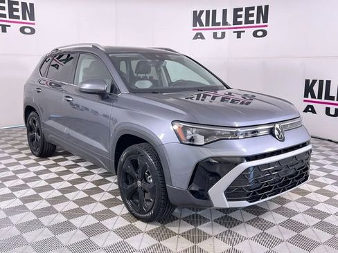 Used 2025 Volkswagen Taos SEL image 9