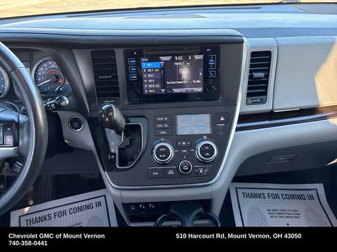 Used 2017 Toyota Sienna L image 8