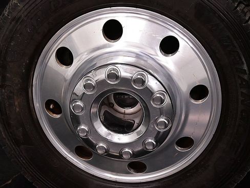 Used 2025 Ford F450 Platinum w/ FX4 Off-Road Package AWD/4WD image 9
