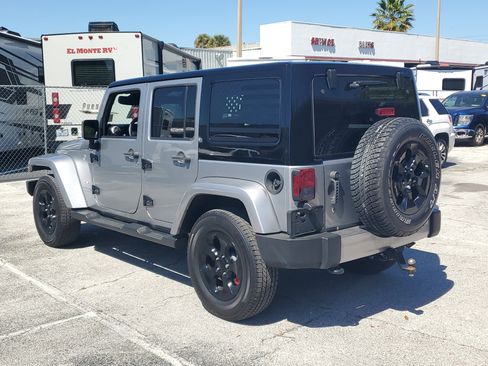 Used 2018 Jeep Wrangler Unlimited Sahara w/ Connectivity Group image 7