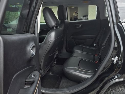 Used 2018 Jeep Compass Latitude image 30