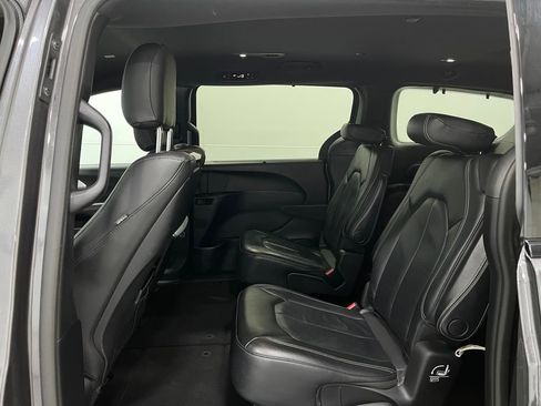 Used 2020 Chrysler Pacifica Touring-L w/ Advanced Safetytec Group image 30