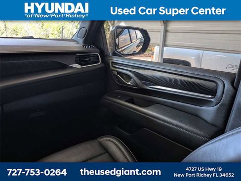 Used 2022 GMC Yukon XL Denali w/ Denali Premium Package image 24