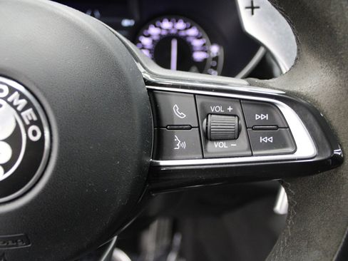 Used 2022 Alfa Romeo Giulia Quadrifoglio image 21