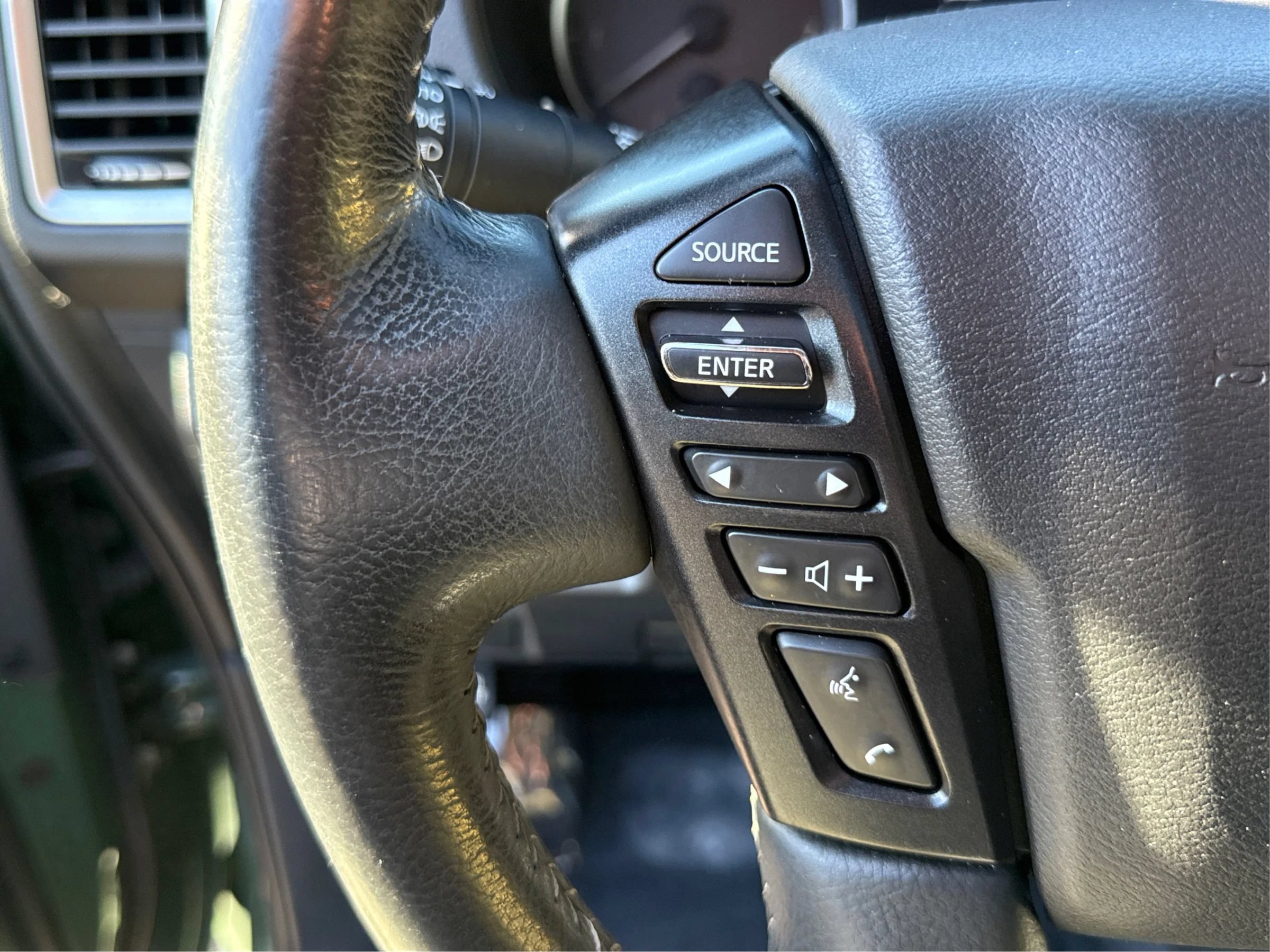 Used 2022 Nissan Frontier SV w/ SV Premium Package AWD/4WD image 35