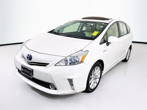 Used 2012 Toyota Prius V Five image 3