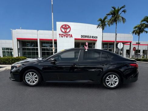 Used 2025 Toyota Camry LE FWD image 4