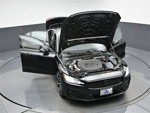 Used 2024 Volvo S60 B5 Plus image 47