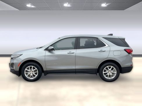 Used 2023 Chevrolet Equinox LT w/ Driver Convenience Package image 2
