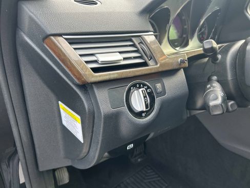 Used 2010 Mercedes-Benz E 350 4MATIC Sedan image 21