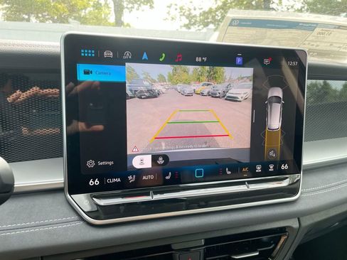 New 2025 Volkswagen Tiguan SE image 42