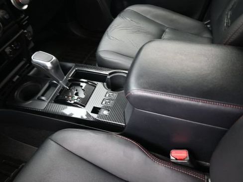 Used 2018 Toyota 4Runner TRD Off-Road Premium AWD/4WD image 31