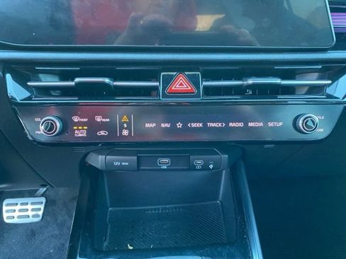 Used 2023 Kia Niro EX Touring image 47