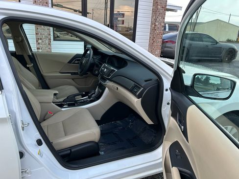 Used 2014 Honda Accord LX image 31