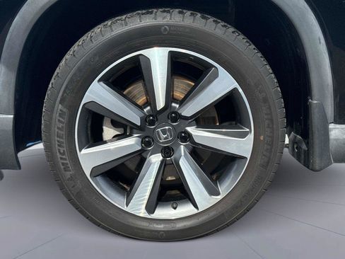 Certified 2024 Honda Pilot Touring image 11