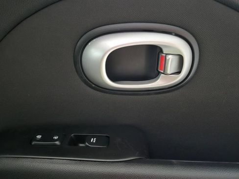 Used 2014 Kia Soul FWD image 31