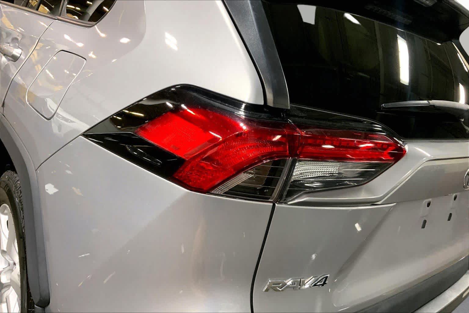 Used 2020 Toyota RAV4 XLE w/ Convenience Package AWD/4WD image 29