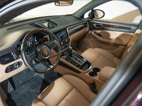 Certified 2026 Porsche Macan AWD/4WD image 4