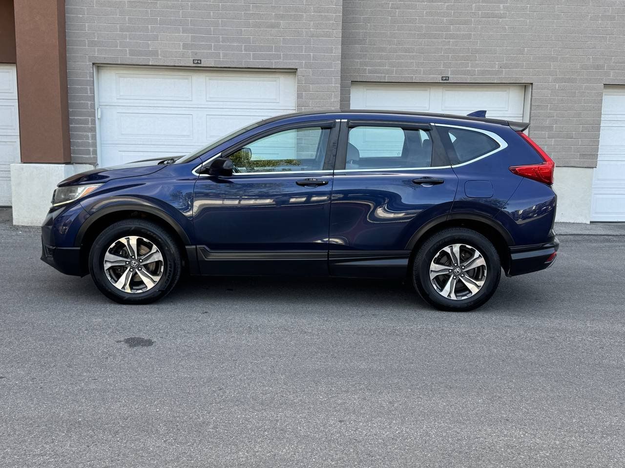 Used 2017 Honda CR-V LX image 2