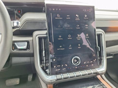 Used 2025 GMC Yukon XL Denali image 14